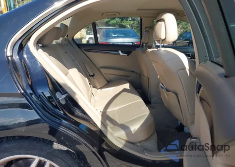 2014 Mercedes-Benz C 300 Luxury 4Matic/Sport 4Matic z USA, uszkodzony, nr VIN WDDGF8AB0ER313490